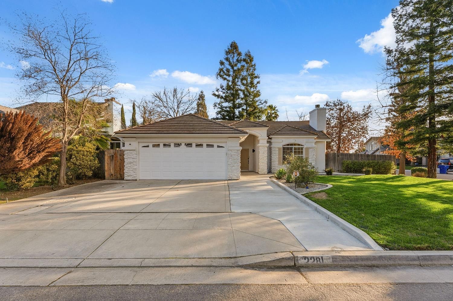 2281 E Desert Island Dr Fresno, CA 93730 - Thumbnail 4