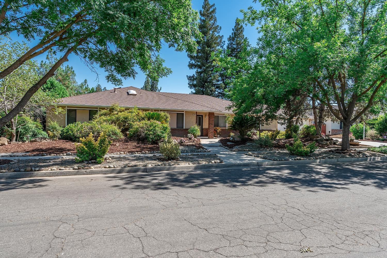1547 E Fallbrook Ave Fresno, CA 93720 - Thumbnail 4