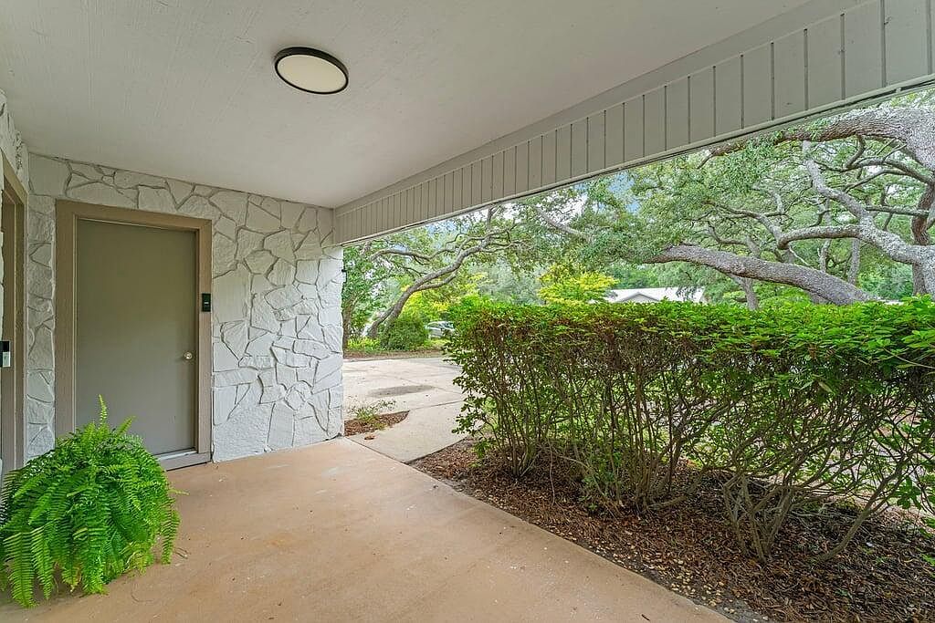 606 Greenwood Cv E Niceville, FL 32578 - Thumbnail 4