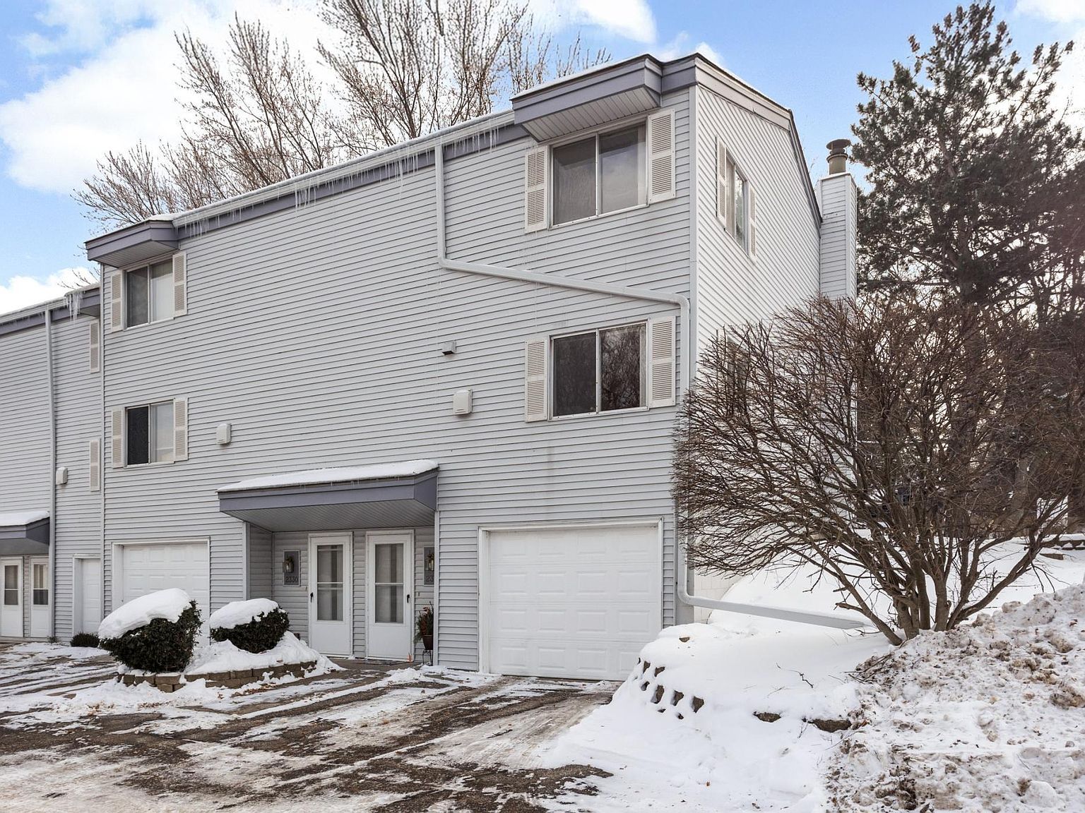 2328 Dorland Ct Maplewood, MN 55119 - Thumbnail 4