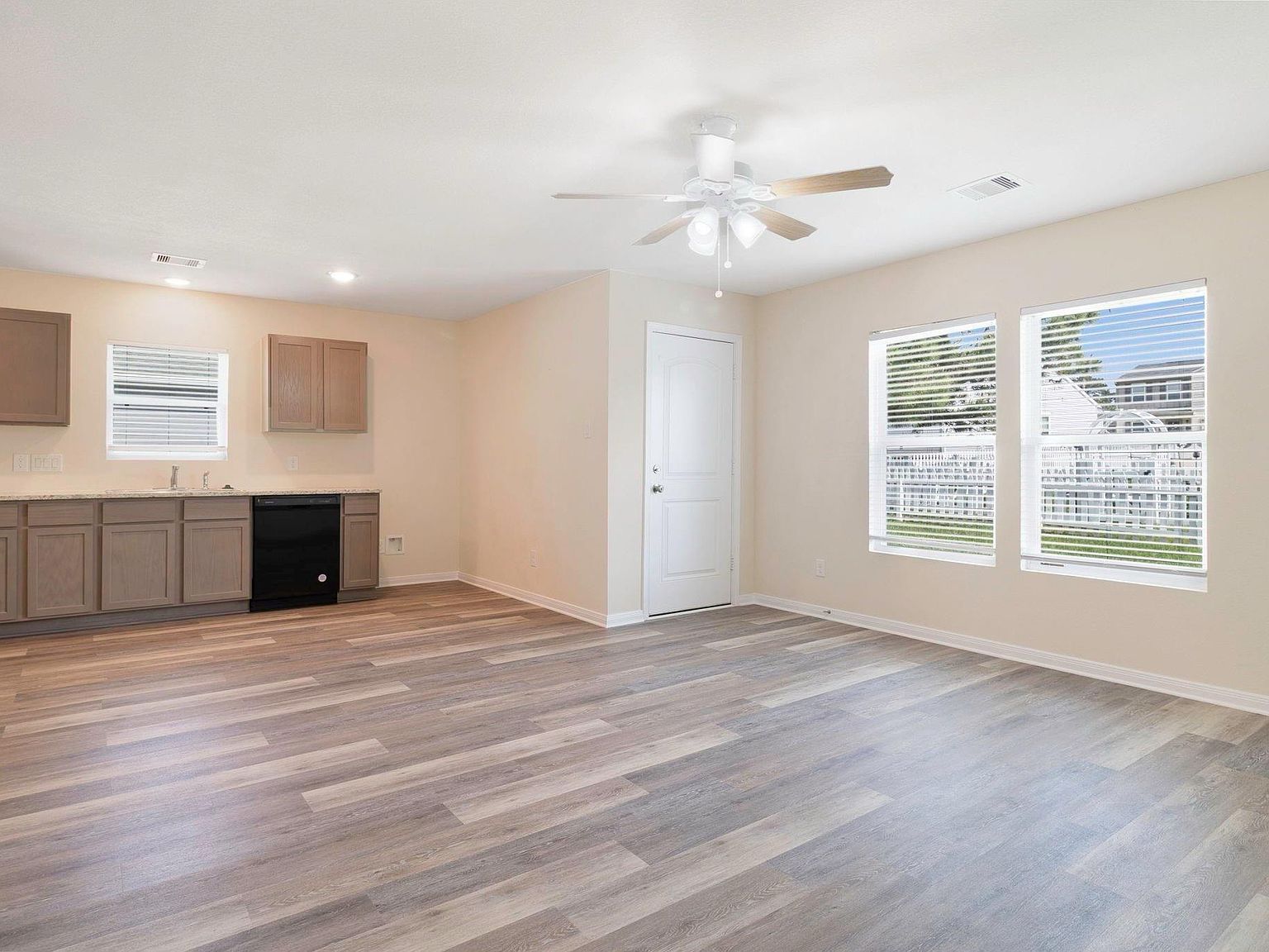 299 Red Clover Livingston, TX 77351 - Thumbnail 4