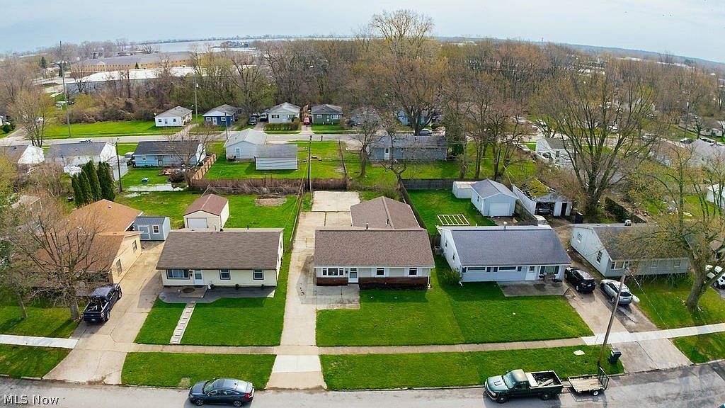 1310 E Larchmont Dr Sandusky, OH 44870 - Thumbnail 4