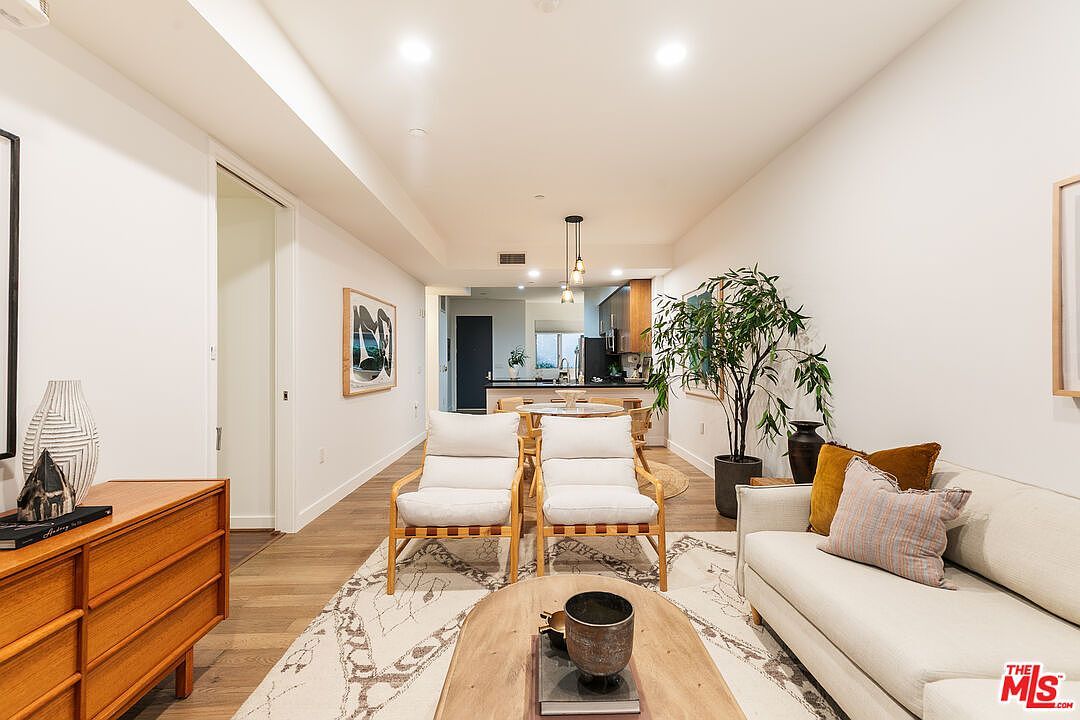 6001 Carlton Way APT 105 Los Angeles, CA 90028 - Thumbnail 4