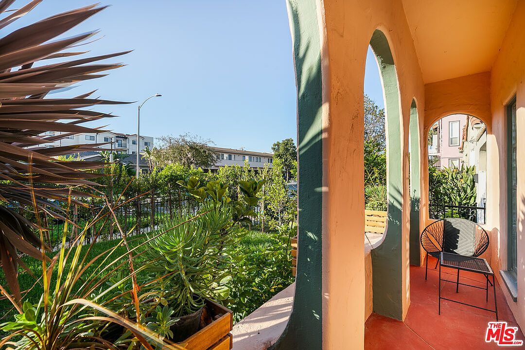 1568 S Hayworth Ave Los Angeles, CA 90035 - Thumbnail 4