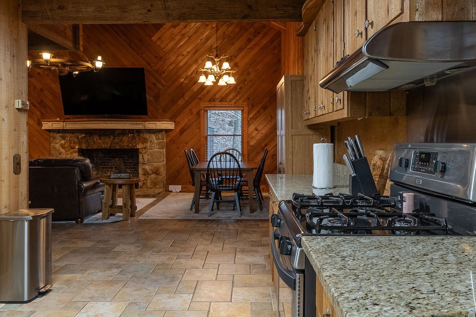 131 Ralph Hickey Rd Chatsworth, GA 30705 - Thumbnail 4