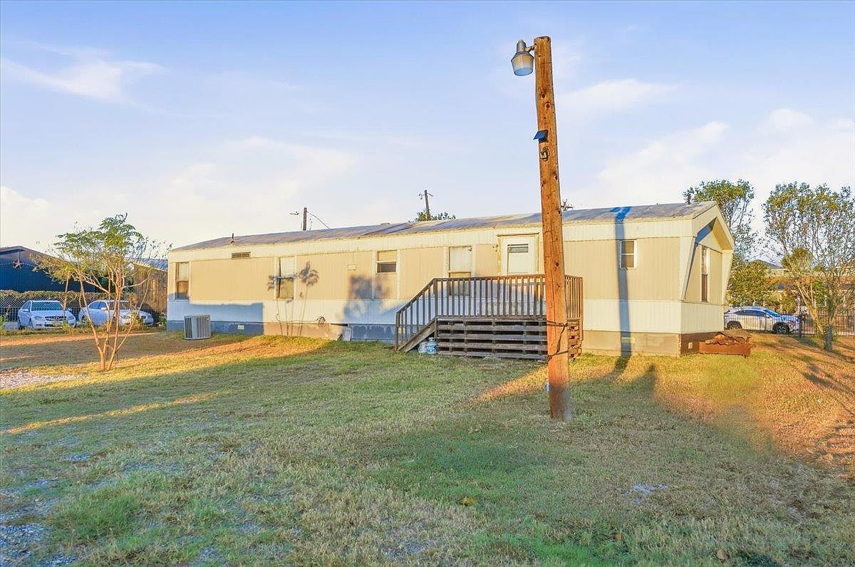 675 Highland Ranch Way Dale, TX 78616 - Thumbnail 4