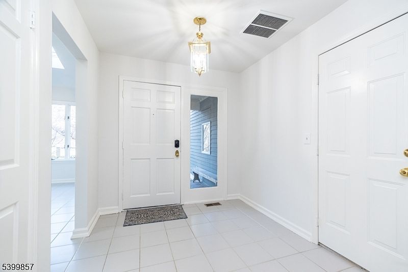 13 Greenbriar Ln Annandale, NJ 08801 - Thumbnail 4