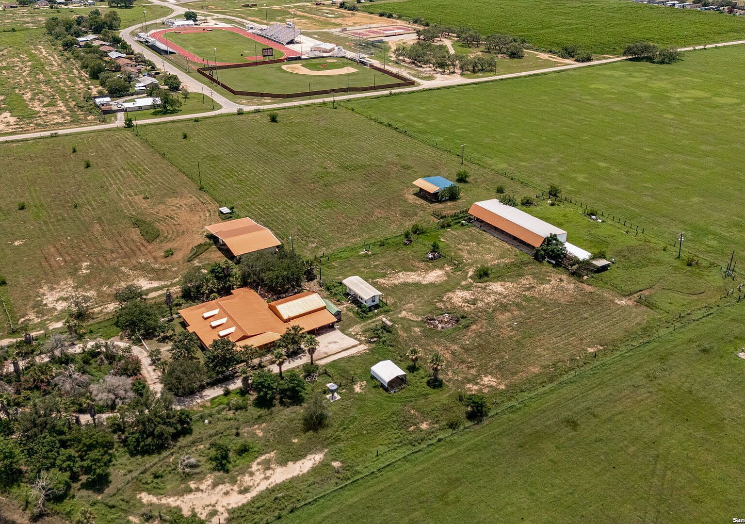 1551 N Windy Knoll Dr Devine, TX 78016 - Thumbnail 4