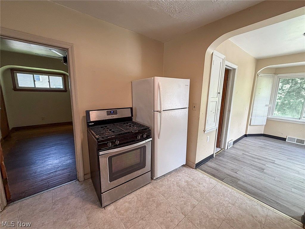 145 S Lakeview Ave Youngstown, OH 44509 - Thumbnail 4