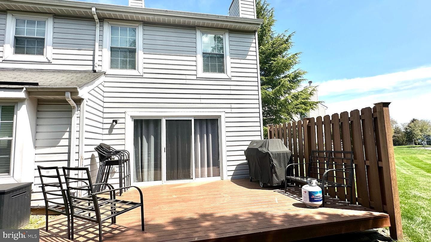 453 Marion Ct Holland, PA 18966 - Thumbnail 4