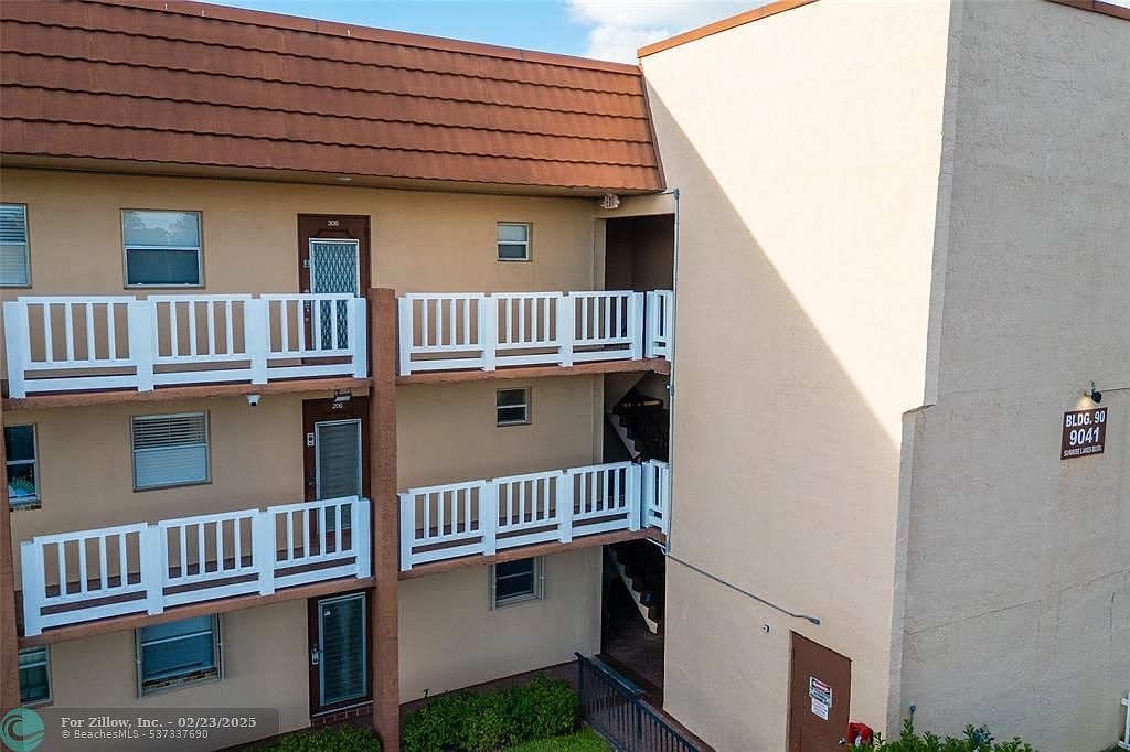 9041 Sunrise Lakes Blvd APT 206 Fort Lauderdale, FL 33322 - Thumbnail 4