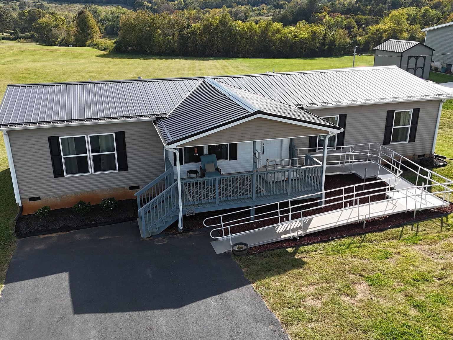 671 Towers Dr Dandridge, TN 37725 - Thumbnail 4