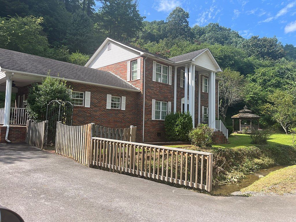 4032 Poplar Creek Rd Grundy, VA 24614 - Thumbnail 4