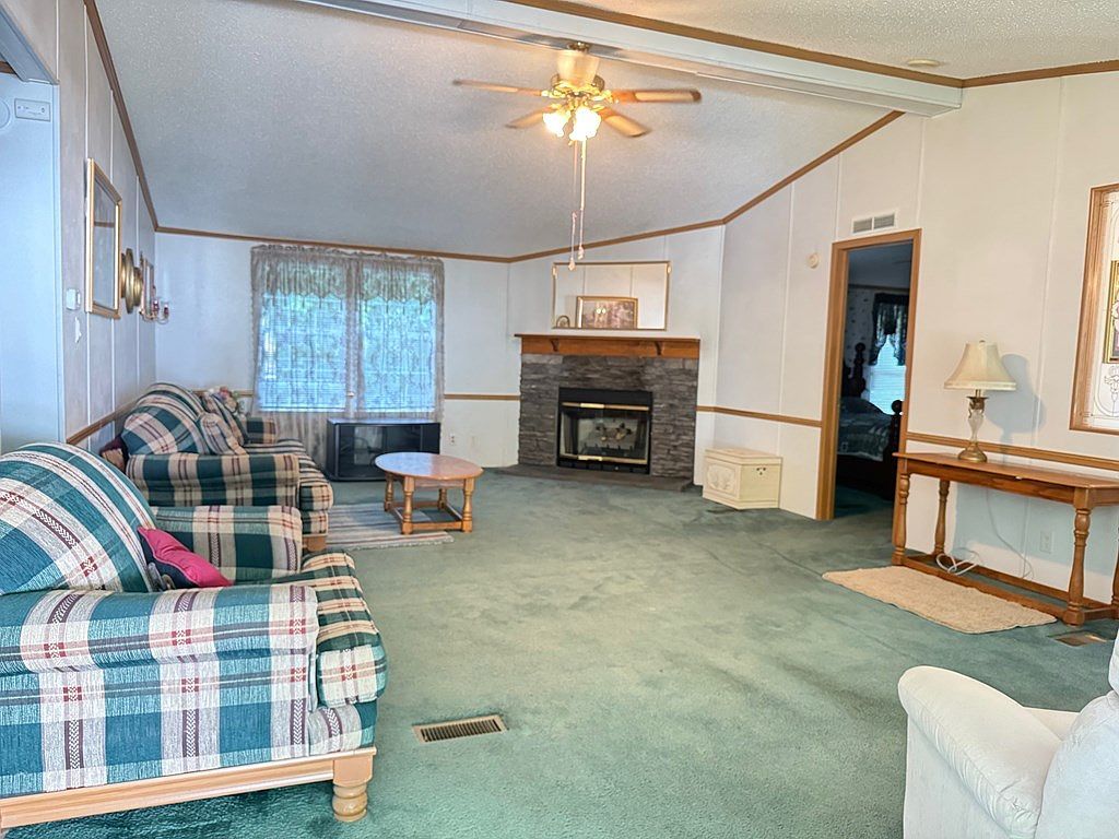 1178 Old Home Creek Rd Grundy, VA 24614 - Thumbnail 4