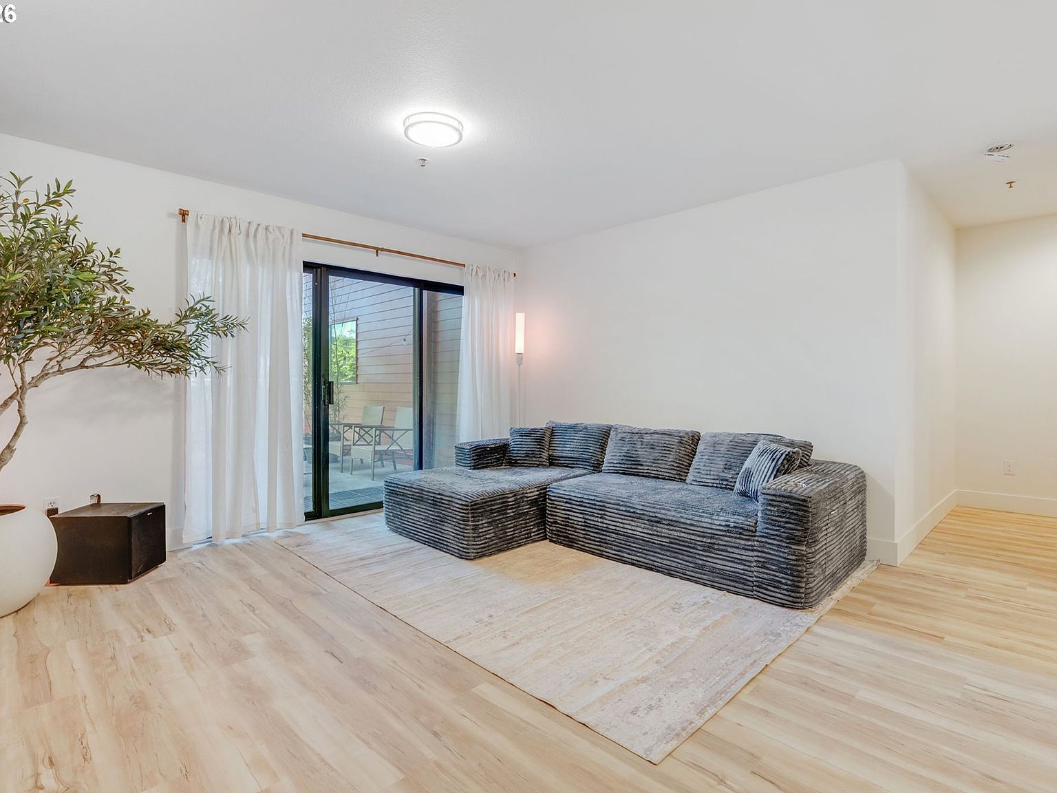 730 NW Naito Pkwy APT E10 Portland, OR 97209 - Thumbnail 4