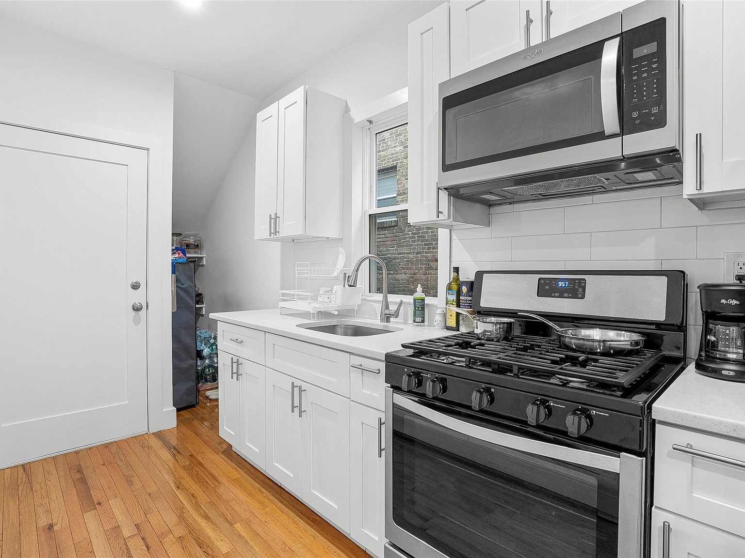 41 Sherwood Ave Yonkers, NY 10704 - Thumbnail 4