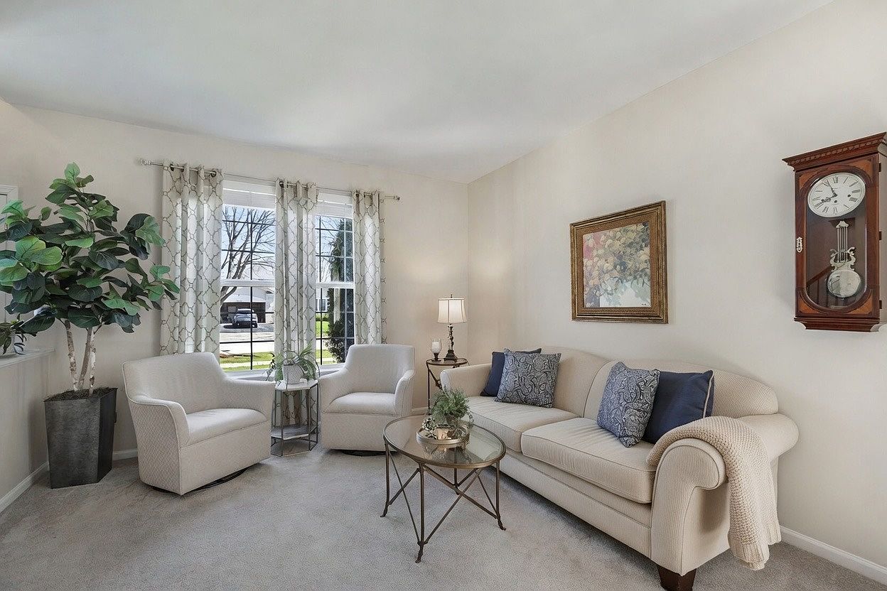 7017 Nathan Ln Carpentersville, IL 60110 - Thumbnail 4