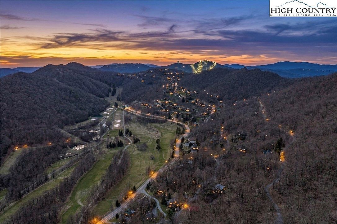 431 Cliffside Ln Seven Devils, NC 28604 - Thumbnail 4