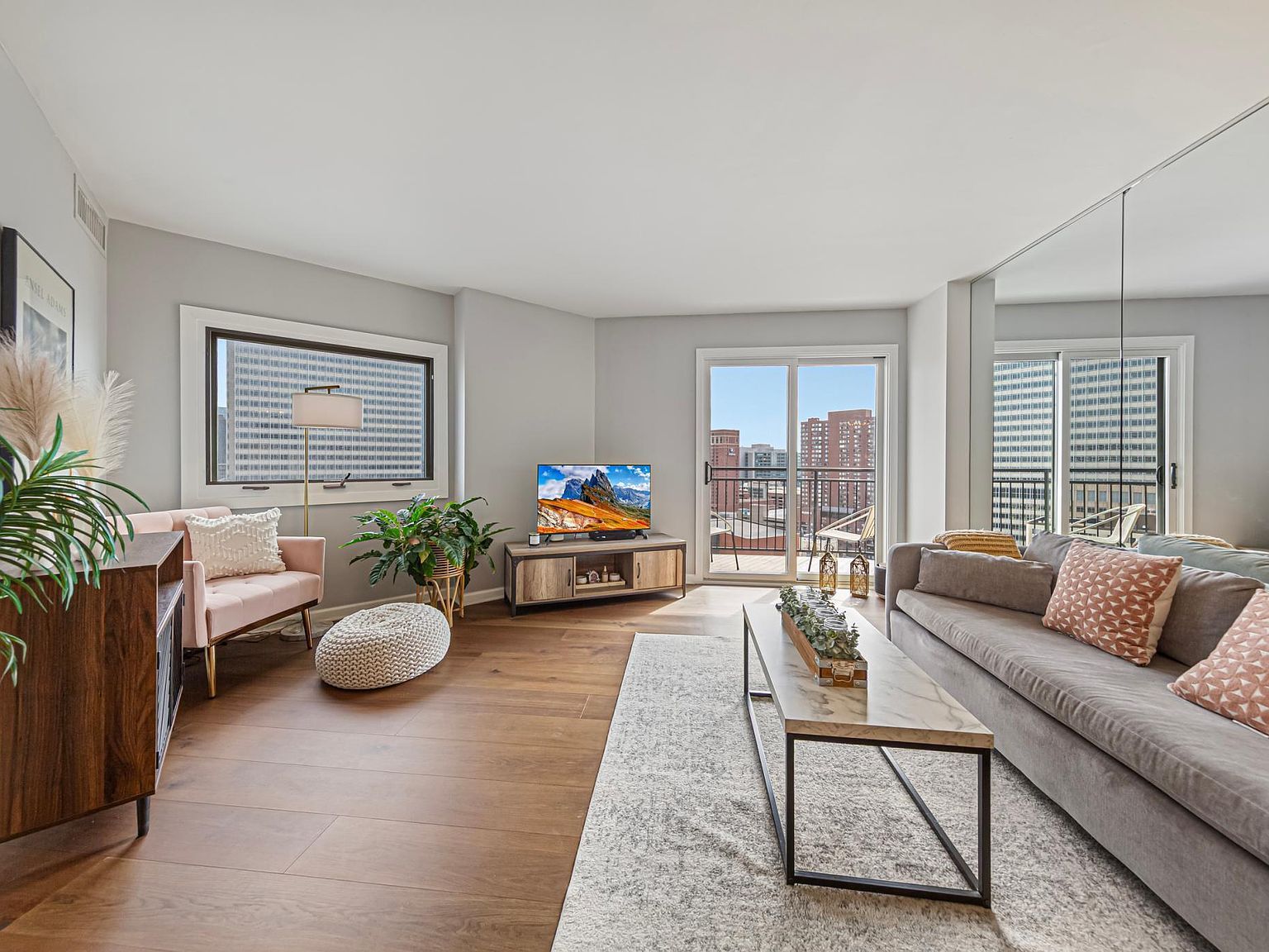 1225 Lasalle Ave APT 2101 Minneapolis, MN 55403 - Thumbnail 4