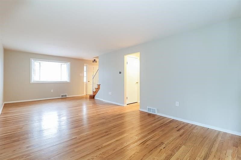 1025 Catherine Dr Conway, PA 15027 - Thumbnail 4