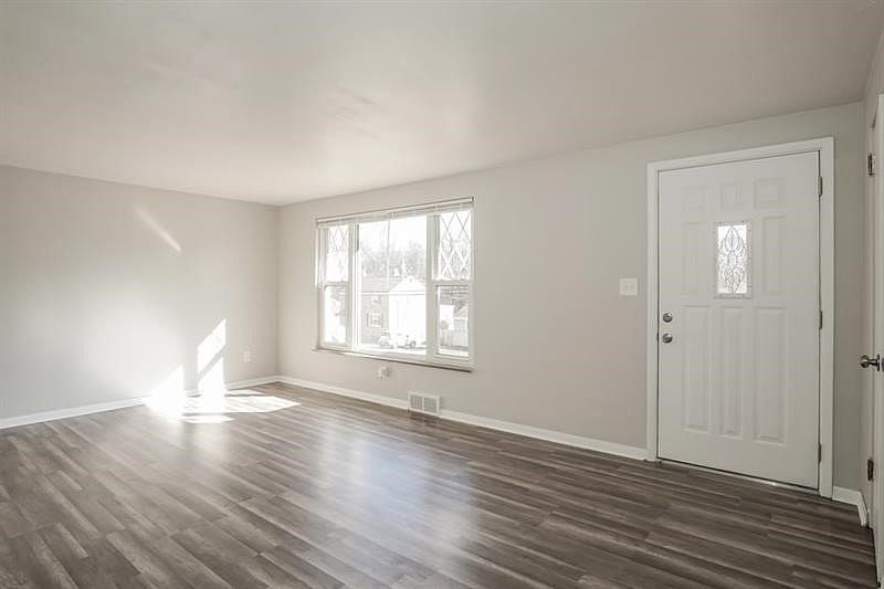 3530 Pinewood Dr Homestead, PA 15120 - Thumbnail 4