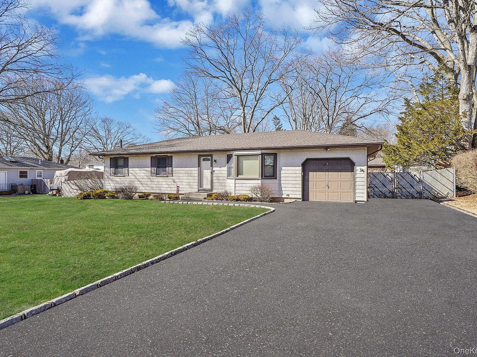 300 Tyler Ave Miller Place, NY 11764 - Thumbnail 4