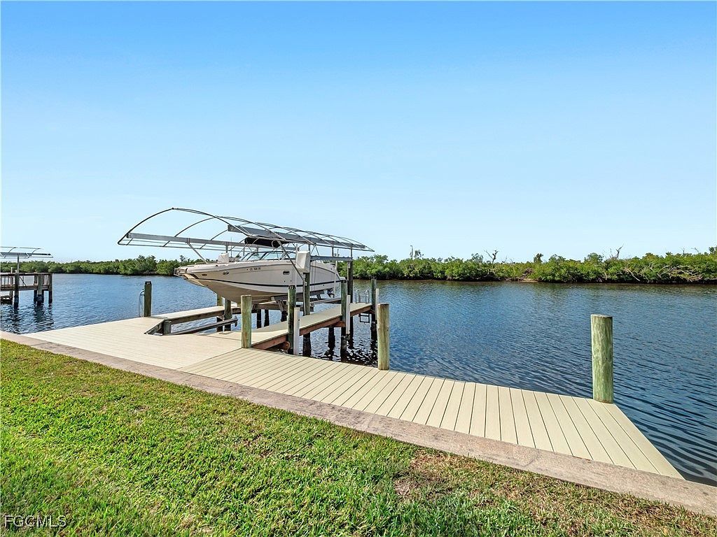 848 W Cape Estates Cir Cape Coral, FL 33993 - Thumbnail 4