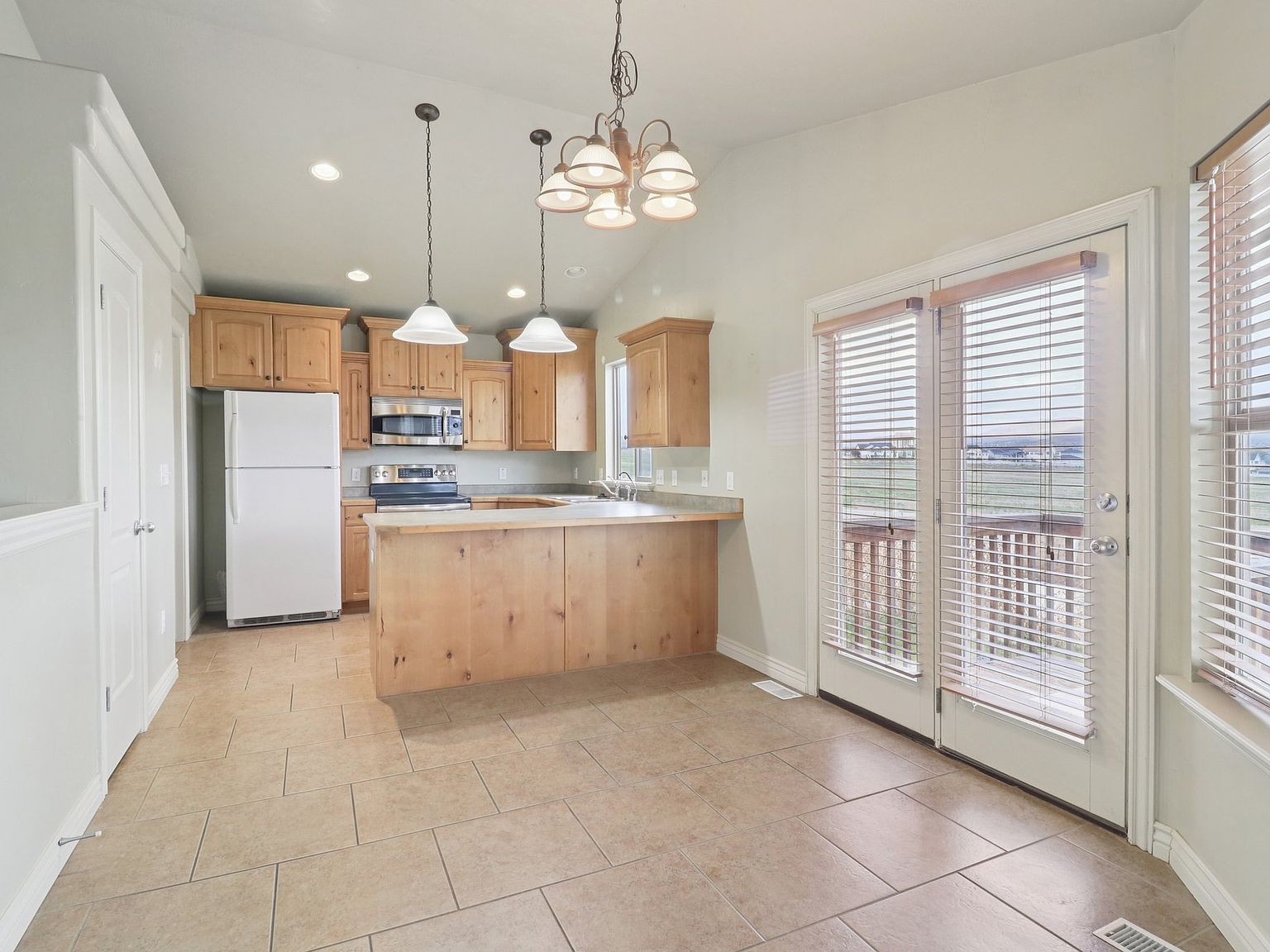 486 W Meadow Crest Way Saratoga Springs, UT 84045 - Thumbnail 4