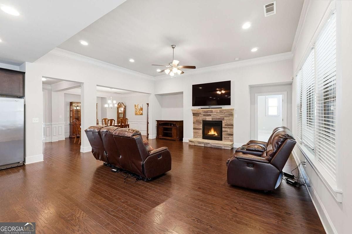 1810 Geranium Ln Cumming, GA 30040 - Thumbnail 4