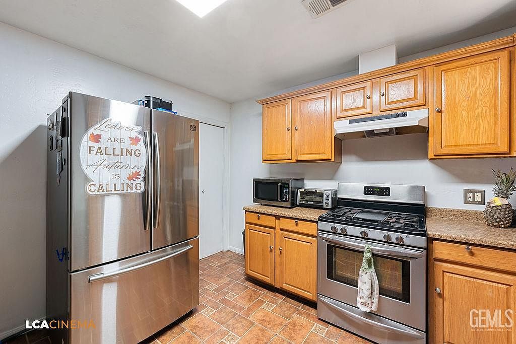 406 K St Bakersfield, CA 93304 - Thumbnail 4