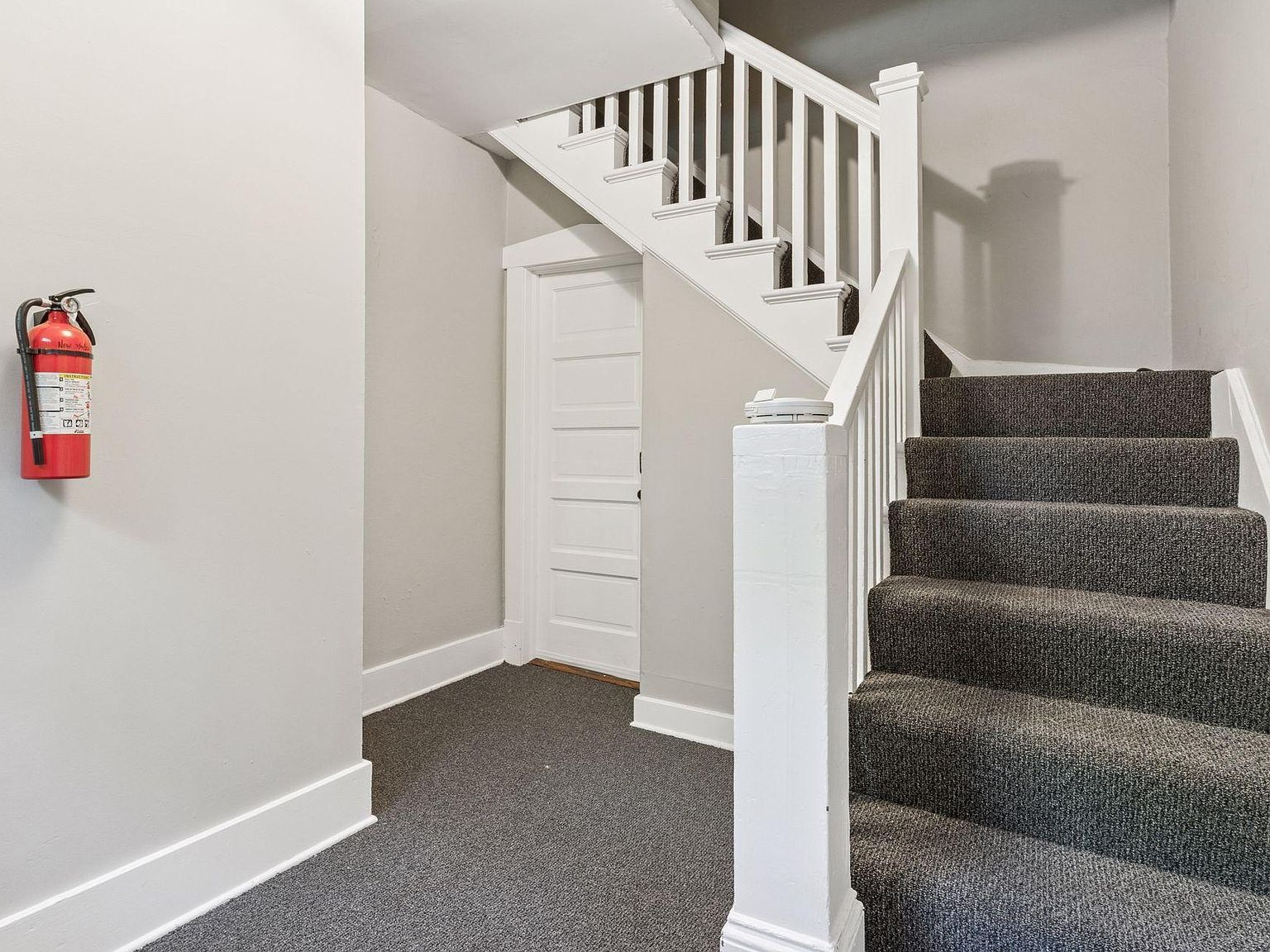 1083 Chatsworth St N Saint Paul, MN 55103 - Thumbnail 4