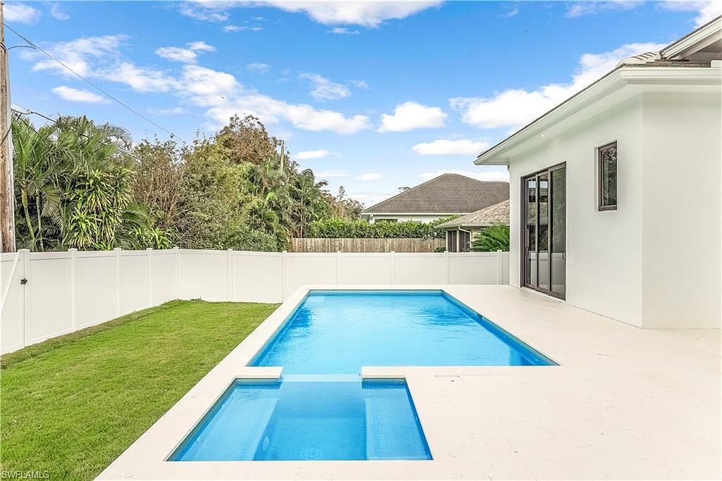 1317 Cypress Woods Dr Naples, FL 34103 - Thumbnail 4