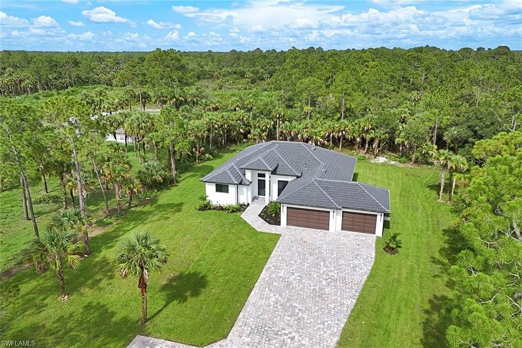 1068 16th St NE Naples, FL 34120 - Thumbnail 4