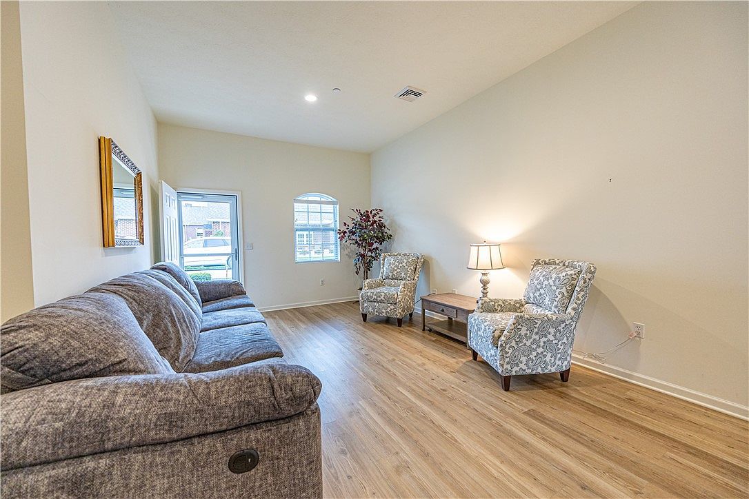 906 Valentina Ln UNIT 65 New Kensington, PA 15068 - Thumbnail 4