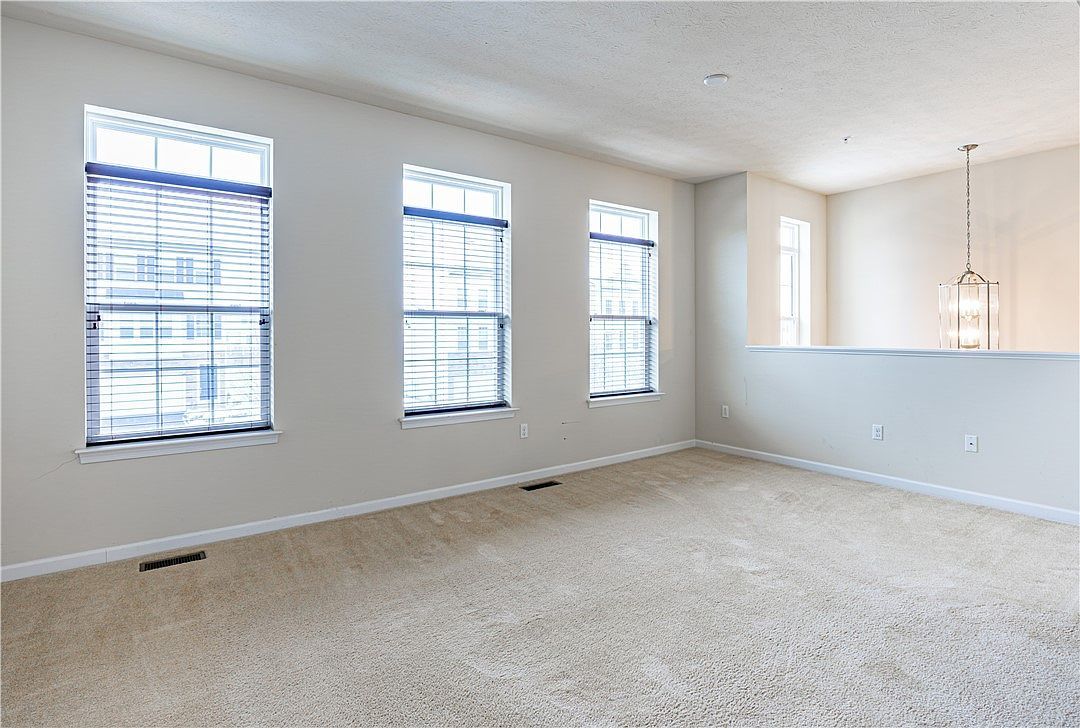 10 Roosevelt Dr Mc Kees Rocks, PA 15136 - Thumbnail 4