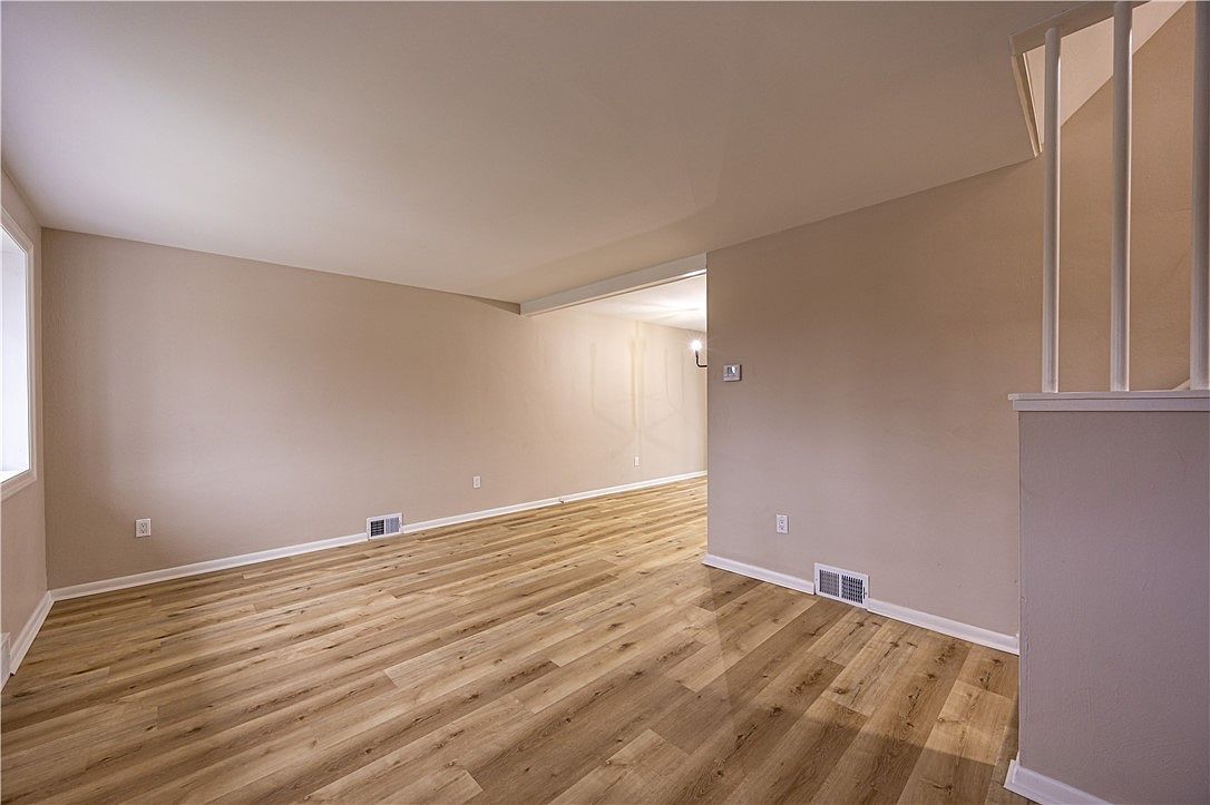 592 Guylyn Dr Pittsburgh, PA 15235 - Thumbnail 4