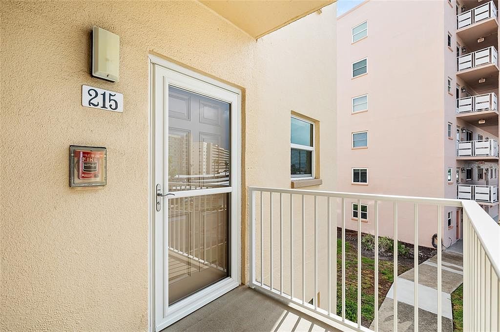 6075 Shore Blvd S APT 215 Gulfport, FL 33707 - Thumbnail 4