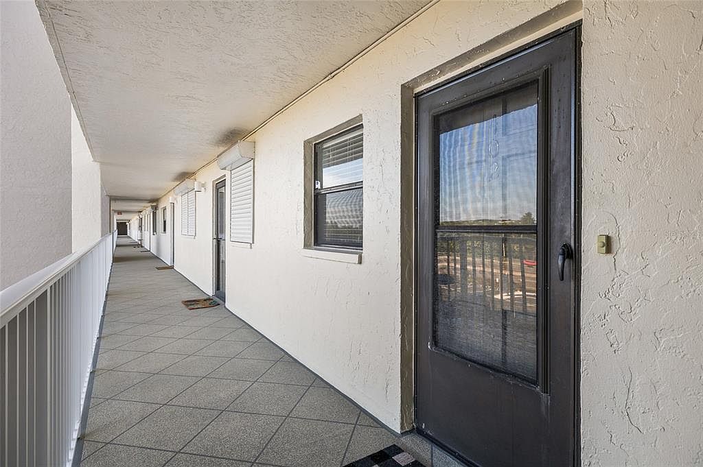 18650 Gulf Blvd APT 402 Indian Shores, FL 33785 - Thumbnail 4