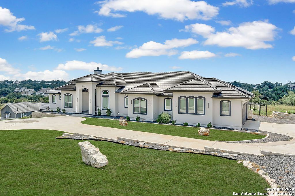 1356 Bordeaux Ln New Braunfels, TX 78132 - Thumbnail 4