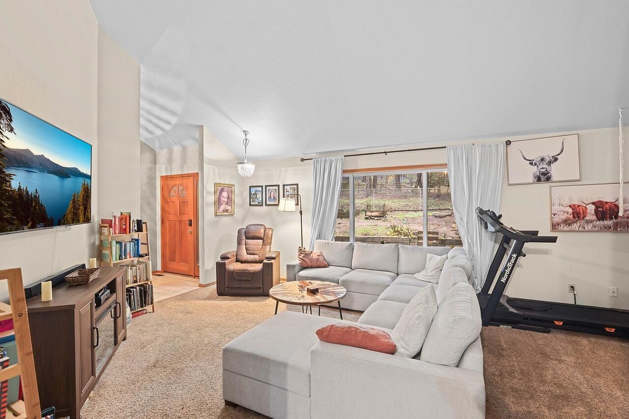 372 Thornbrook Dr Merlin, OR 97532 - Thumbnail 4