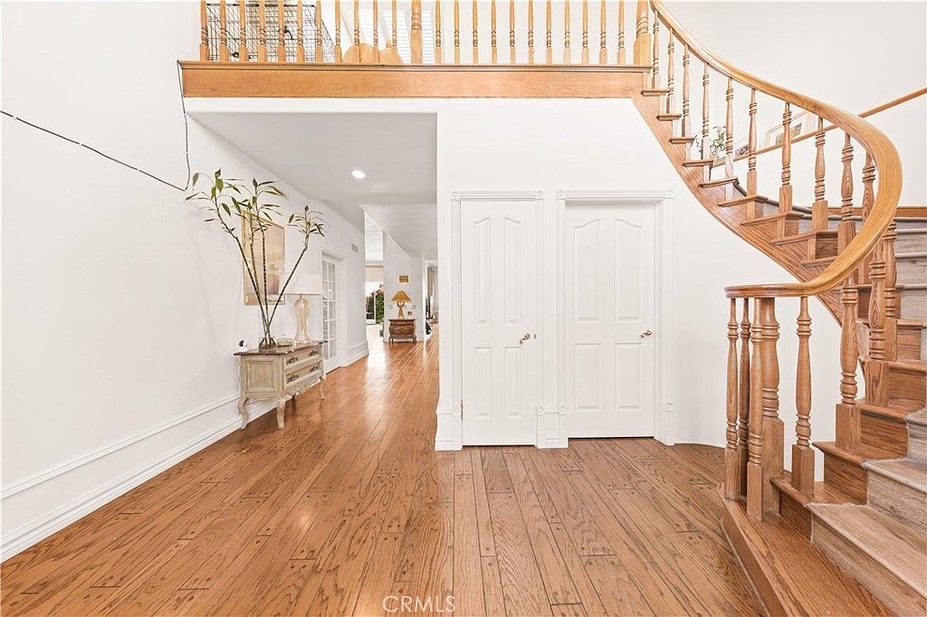 2282 Canyonback Rd Los Angeles, CA 90049 - Thumbnail 4