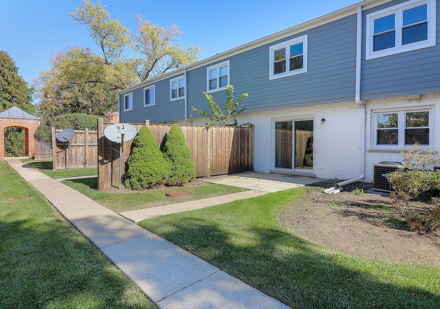 495 Old Surrey Rd Hinsdale, IL 60521 - Thumbnail 4