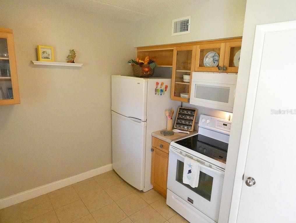 7010 Sunset Dr S APT 1B South Pasadena, FL 33707 - Thumbnail 4