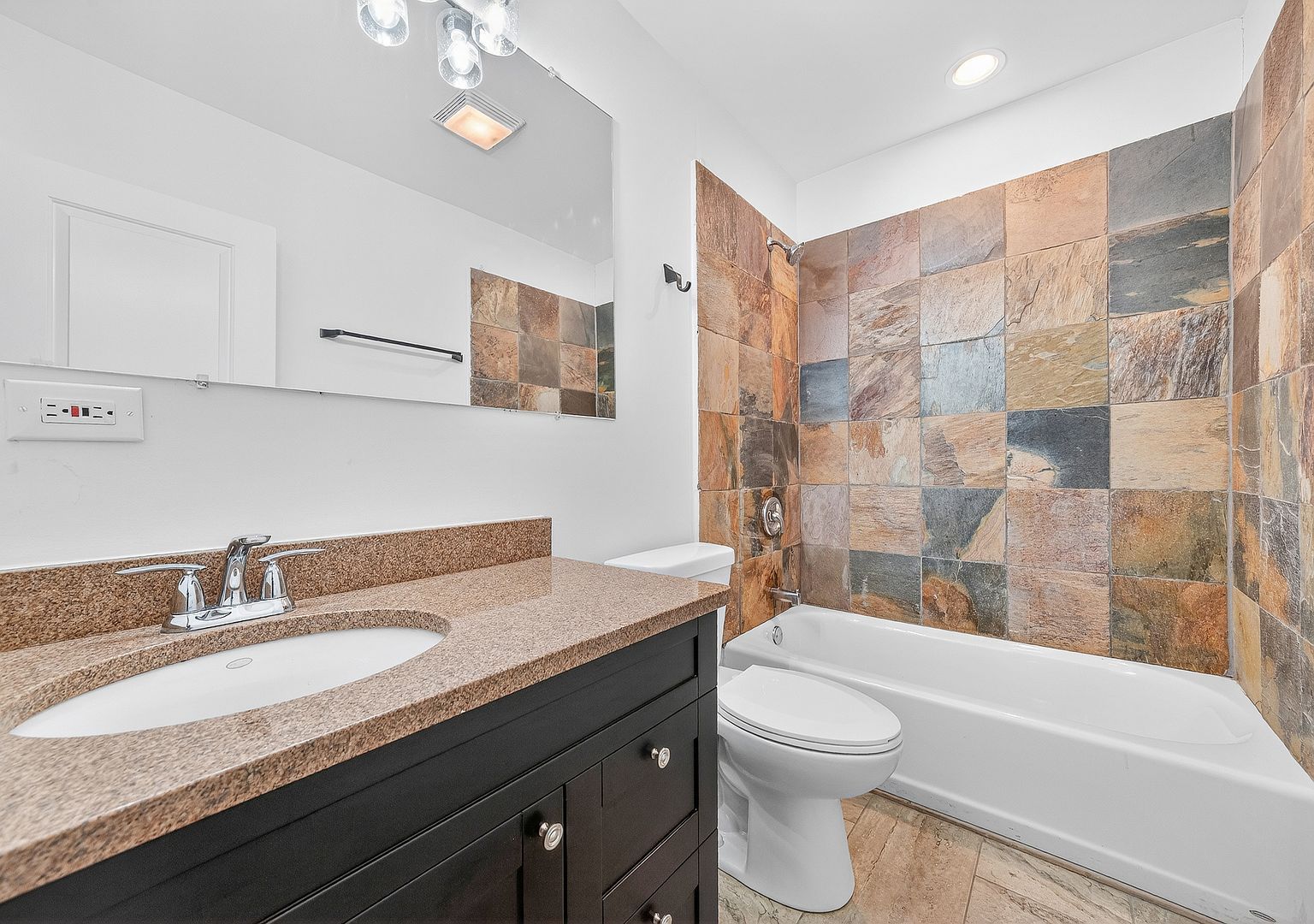 626 E Oakwood Blvd Chicago, IL 60653 - Thumbnail 4