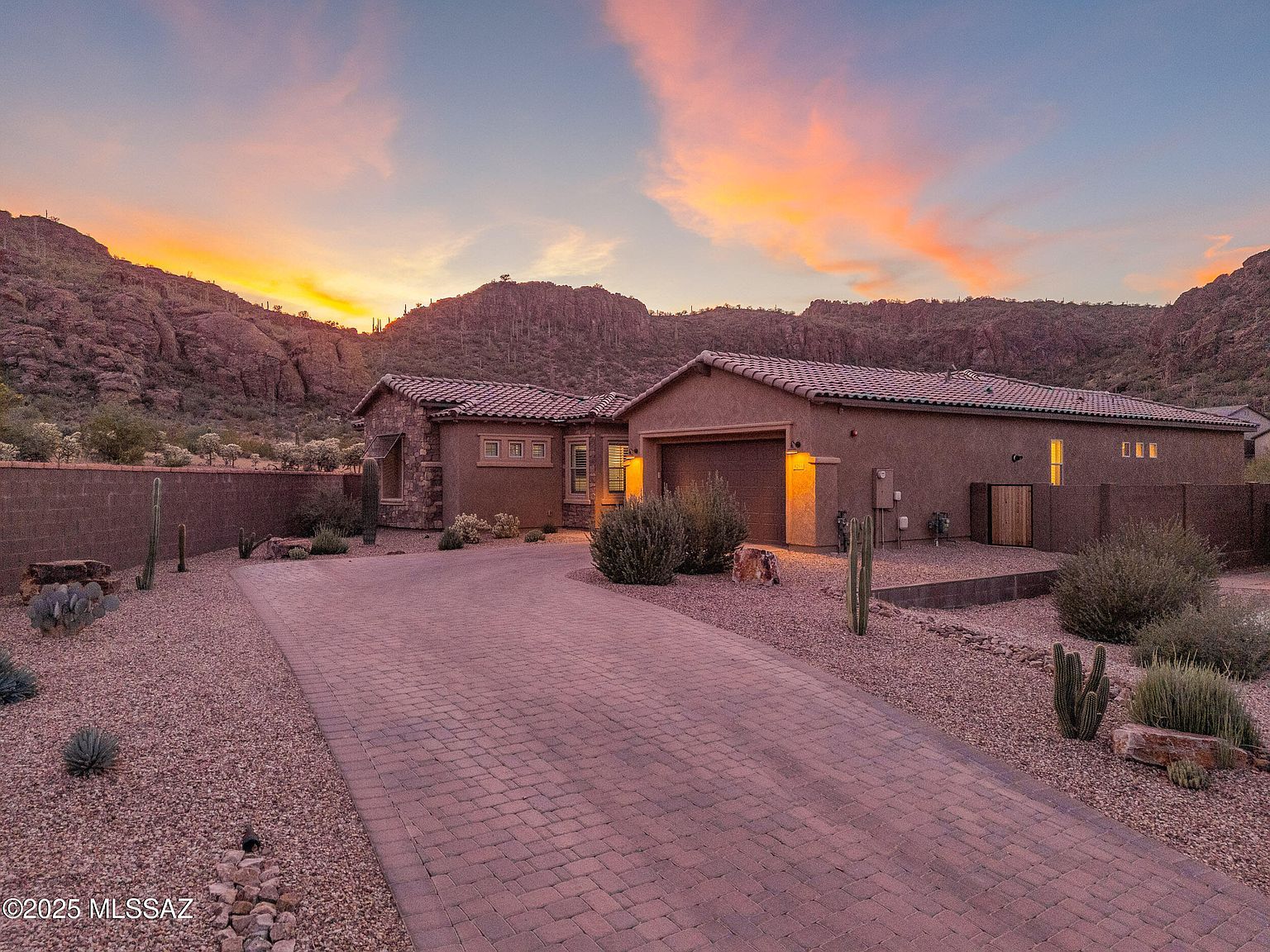 8295 N Lone Ranger Rd Tucson, AZ 85743 - Thumbnail 4