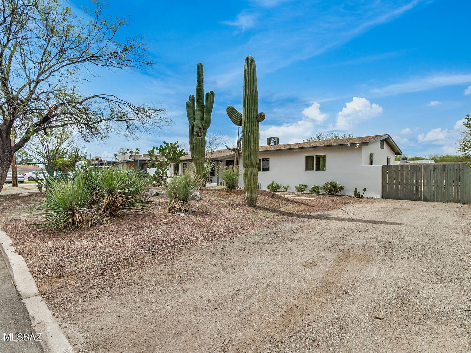 1801 N Cloverland Ave Tucson, AZ 85712 - Thumbnail 4