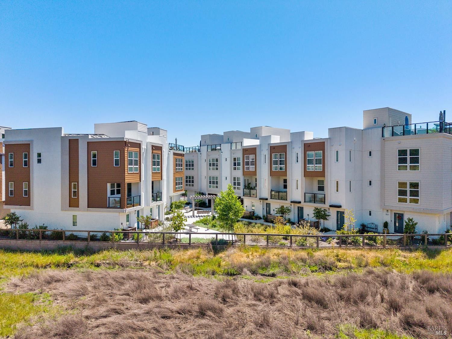 557 Valley Oaks Cir Novato, CA 94945 - Thumbnail 4