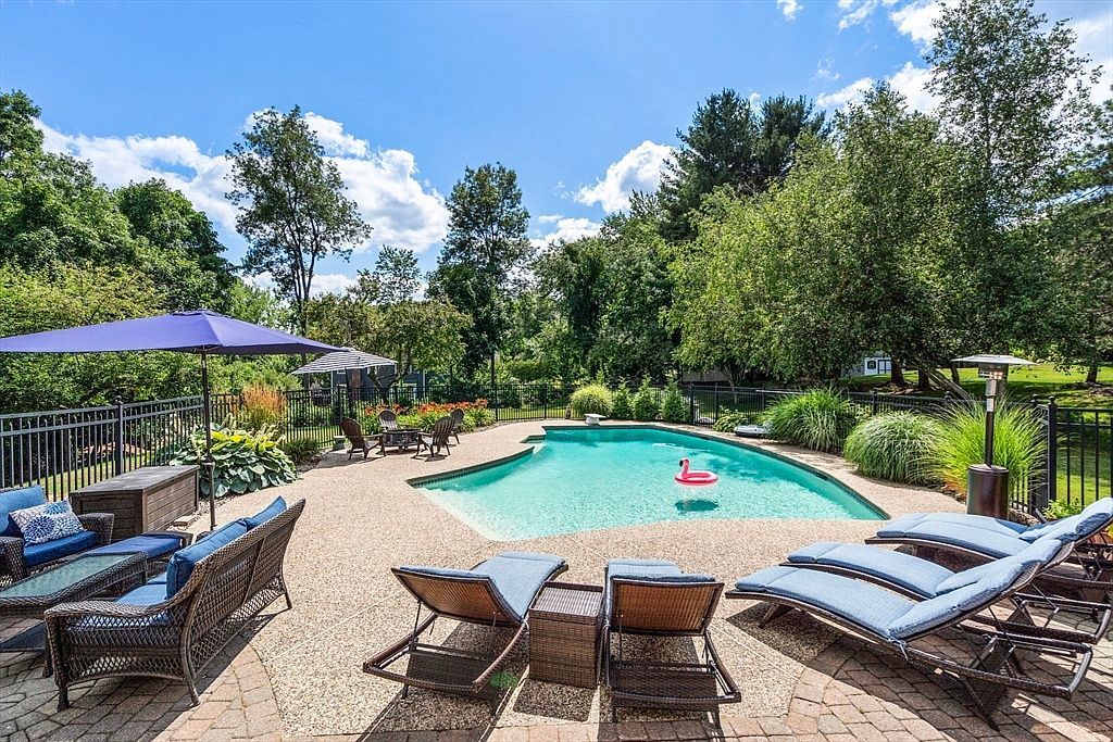 63 High St Shrewsbury, MA 01545 - Thumbnail 4