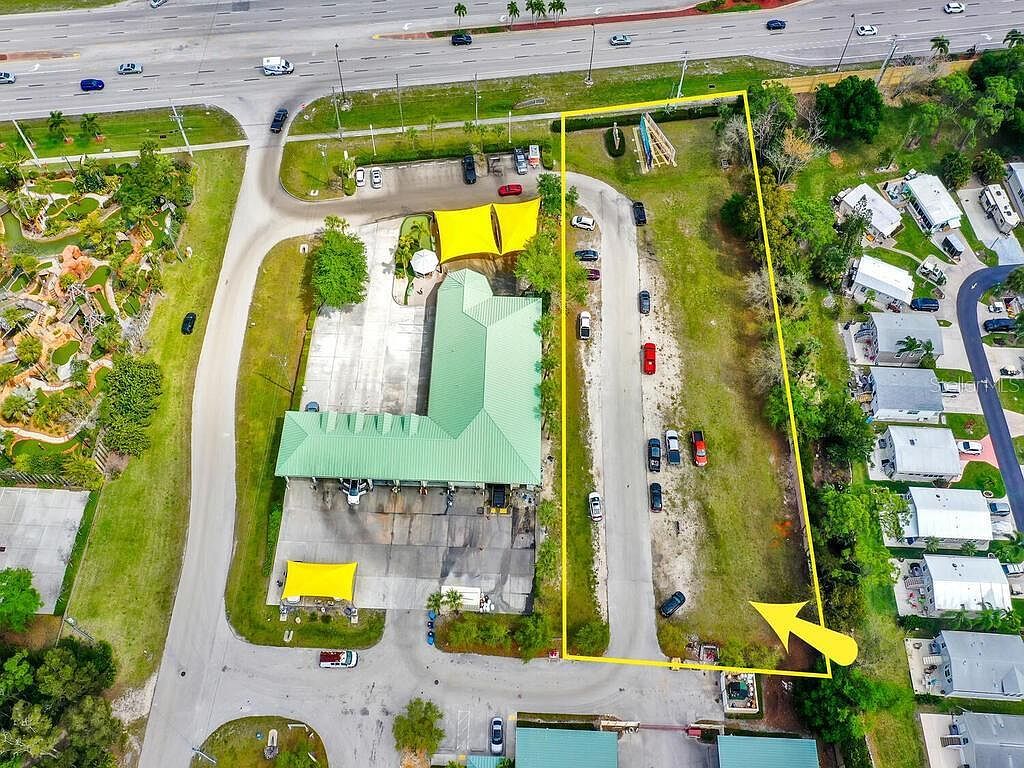 S Tamiami Trl Bonita Springs, FL 34134 - Thumbnail 4