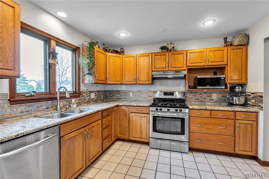 2 W Lake Forest Pkwy Lancaster, NY 14086 - Thumbnail 4